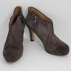 EUC Elegant CLARKS Brown Suede Ankle‎ Boots SIZE 9.5. #1630